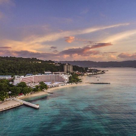 Grand Decameron Cornwall Beach, A Trademark All-Inclusive Resort Montego Bay Esterno foto
