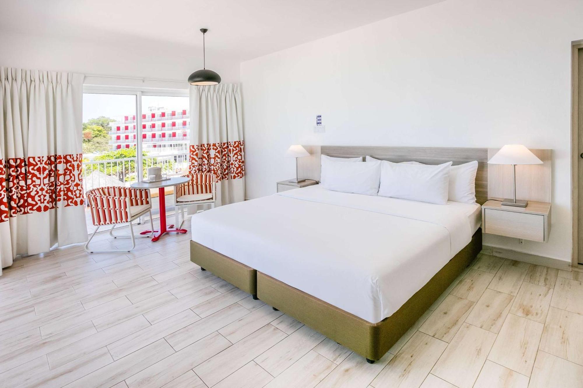 Grand Decameron Cornwall Beach, A Trademark All-Inclusive Resort Montego Bay Esterno foto
