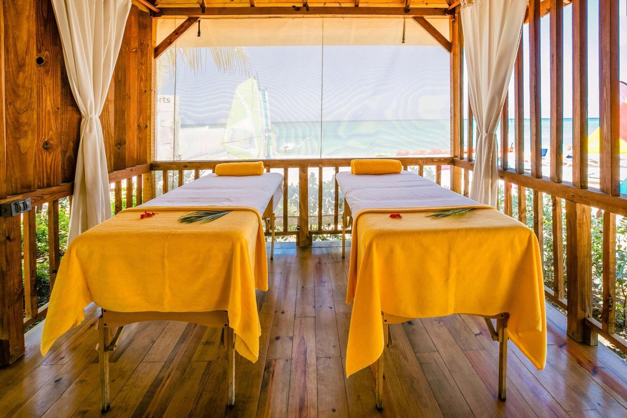 Grand Decameron Cornwall Beach, A Trademark All-Inclusive Resort Montego Bay Esterno foto