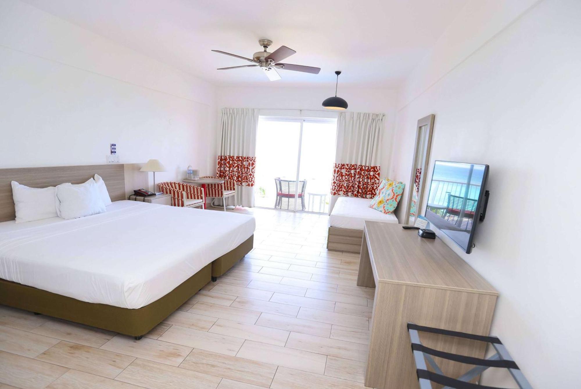 Grand Decameron Cornwall Beach, A Trademark All-Inclusive Resort Montego Bay Esterno foto