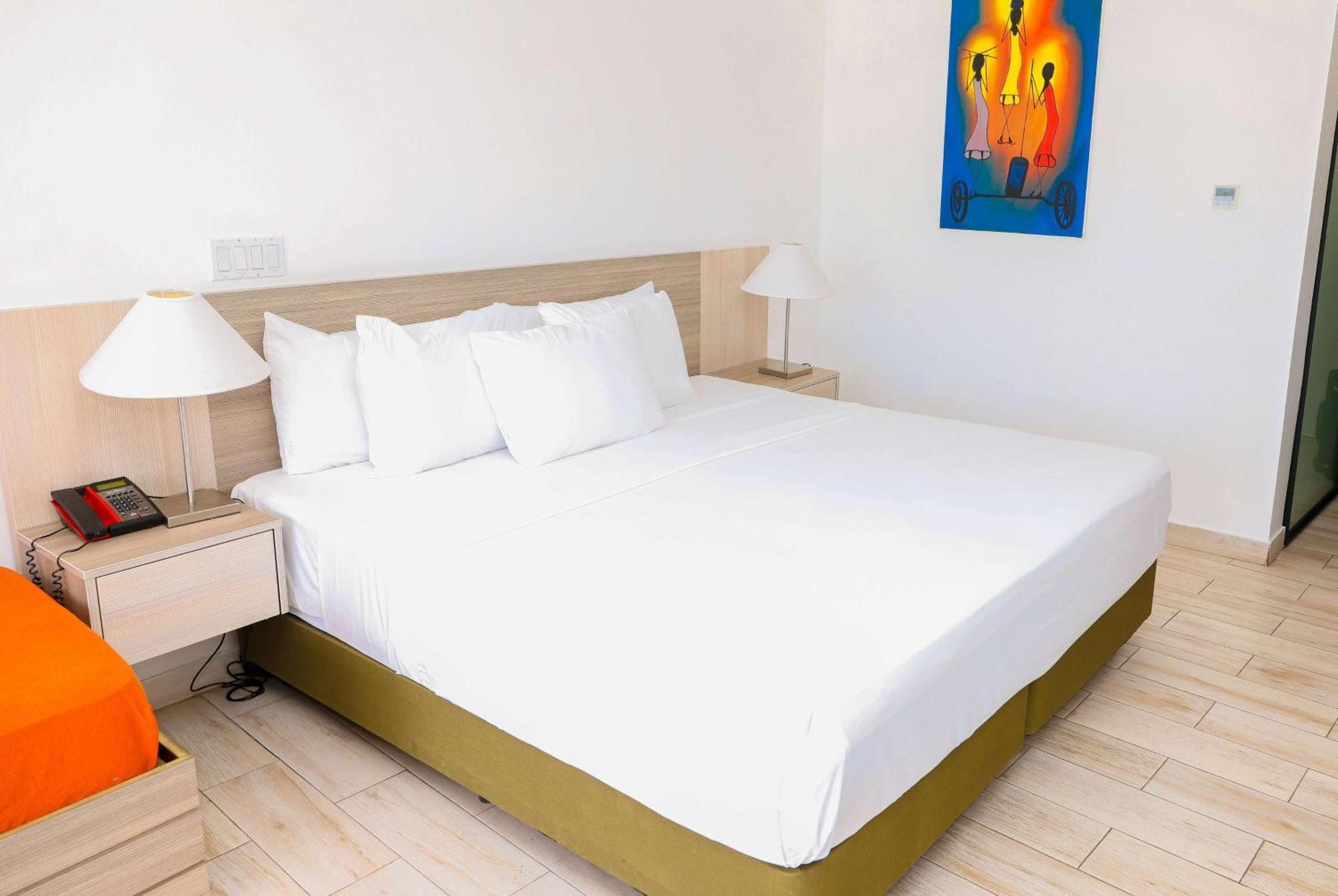 Grand Decameron Cornwall Beach, A Trademark All-Inclusive Resort Montego Bay Esterno foto