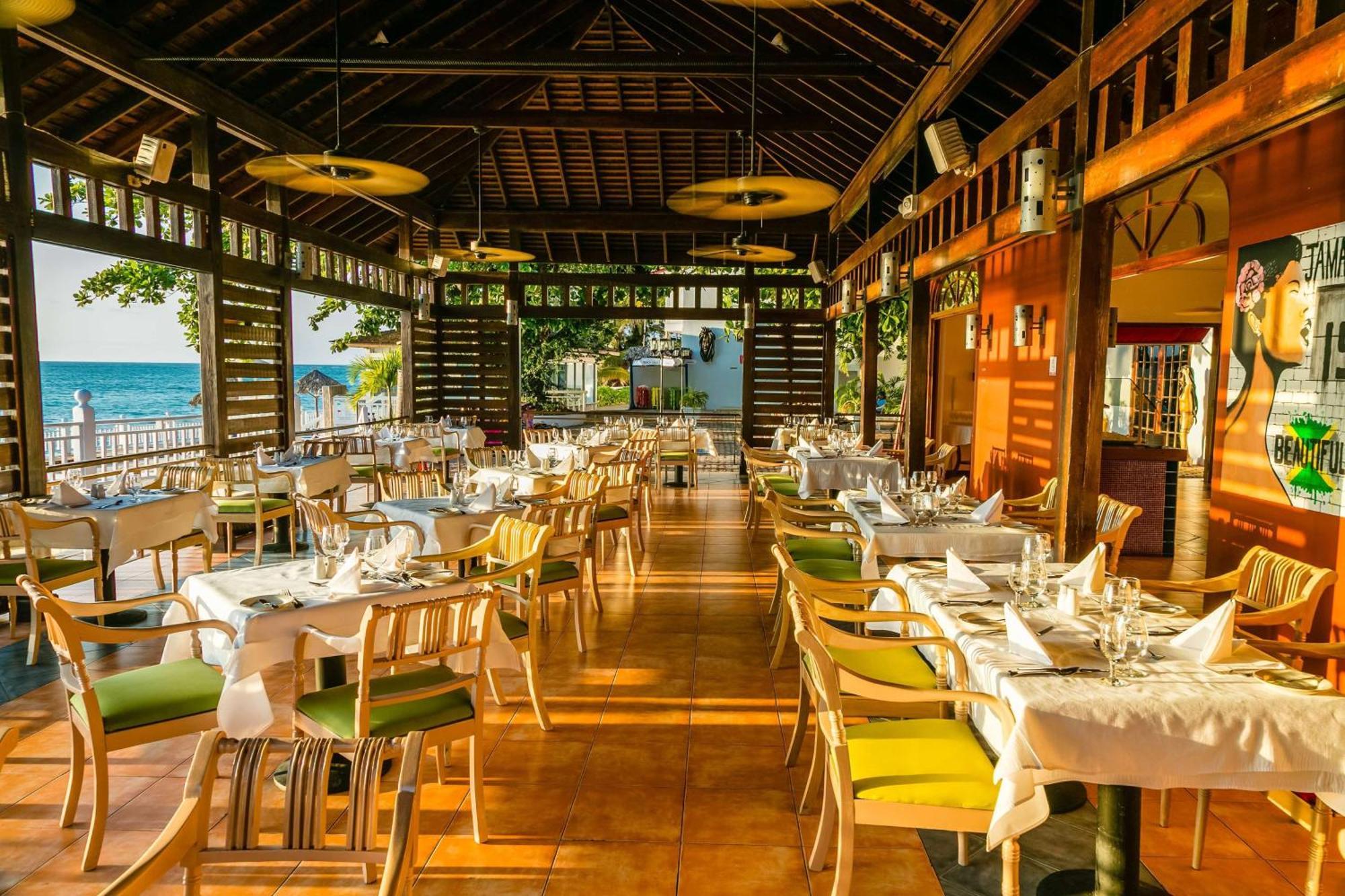 Grand Decameron Cornwall Beach, A Trademark All-Inclusive Resort Montego Bay Esterno foto
