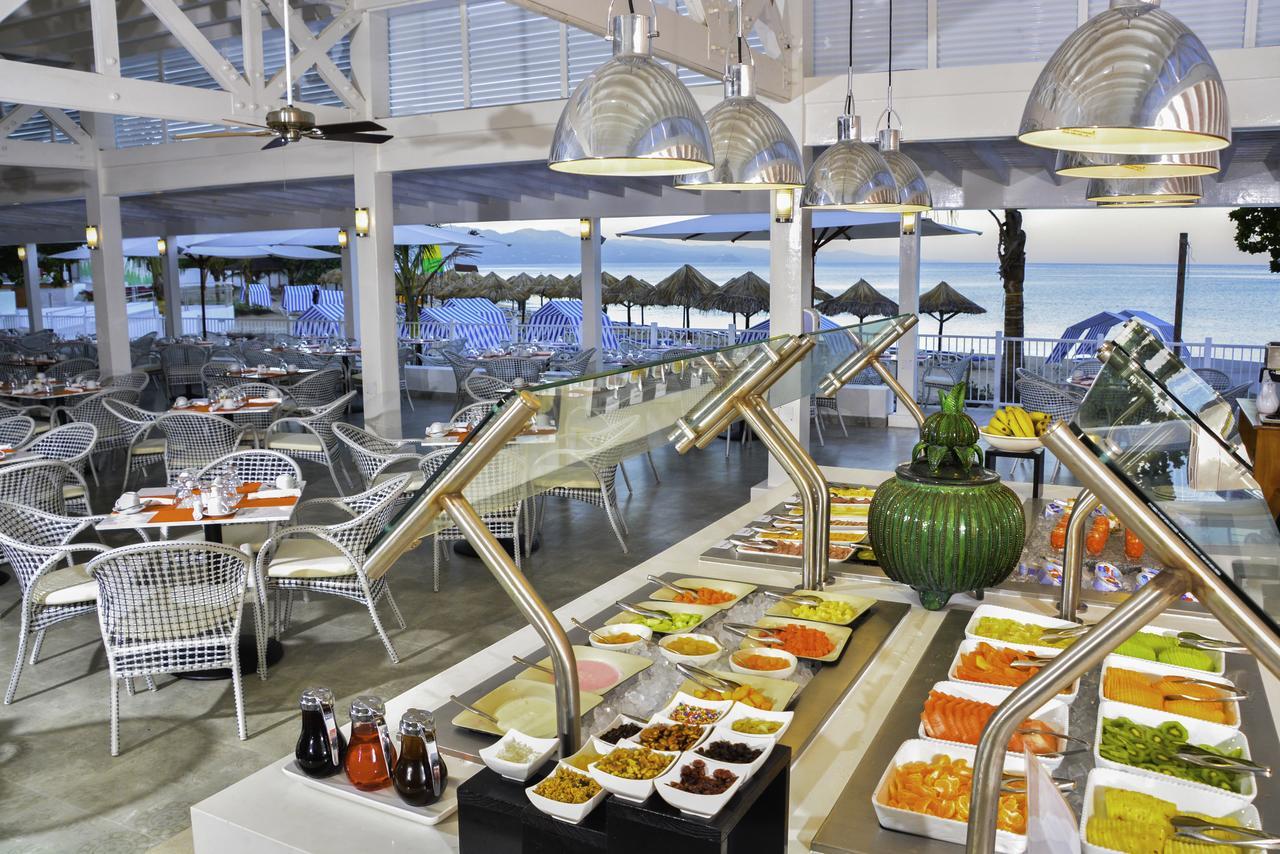 Grand Decameron Cornwall Beach, A Trademark All-Inclusive Resort Montego Bay Esterno foto