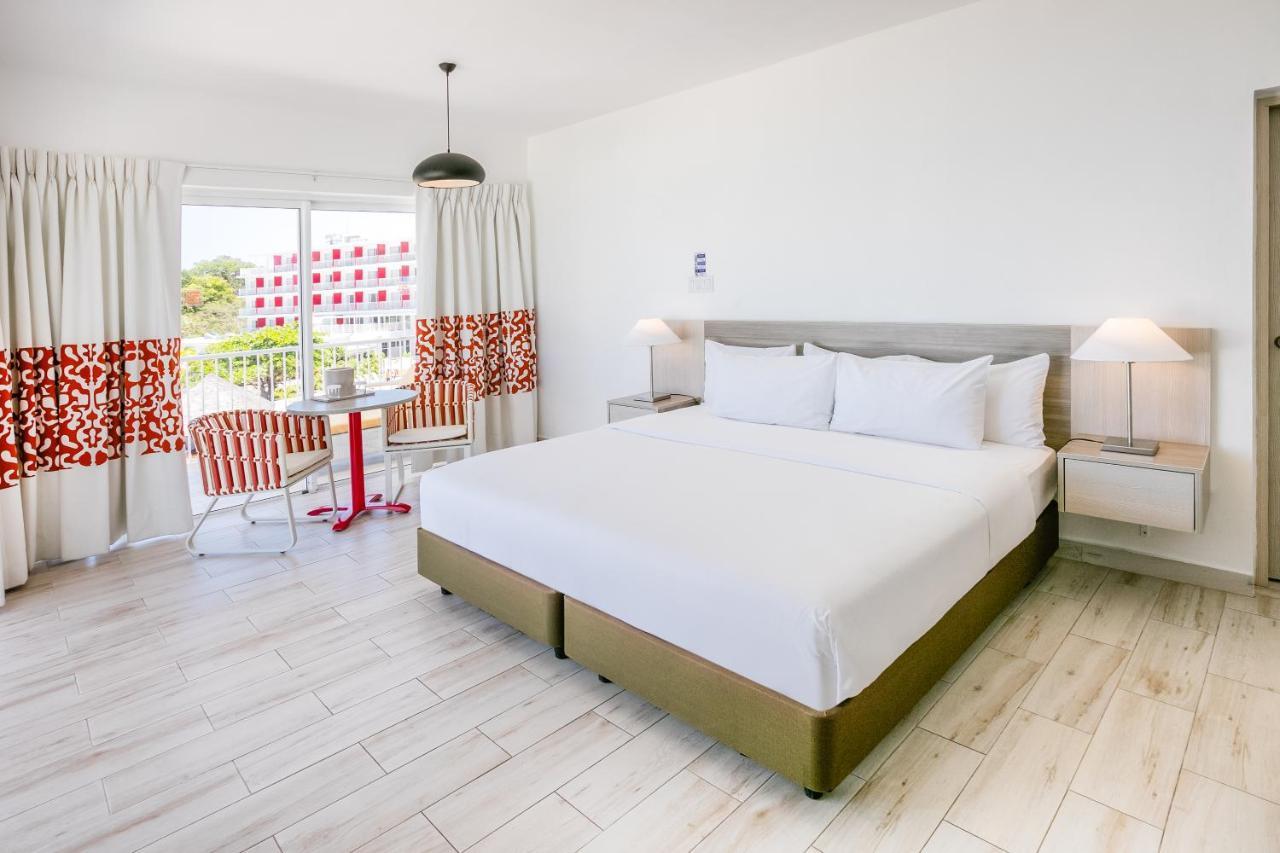 Grand Decameron Cornwall Beach, A Trademark All-Inclusive Resort Montego Bay Esterno foto