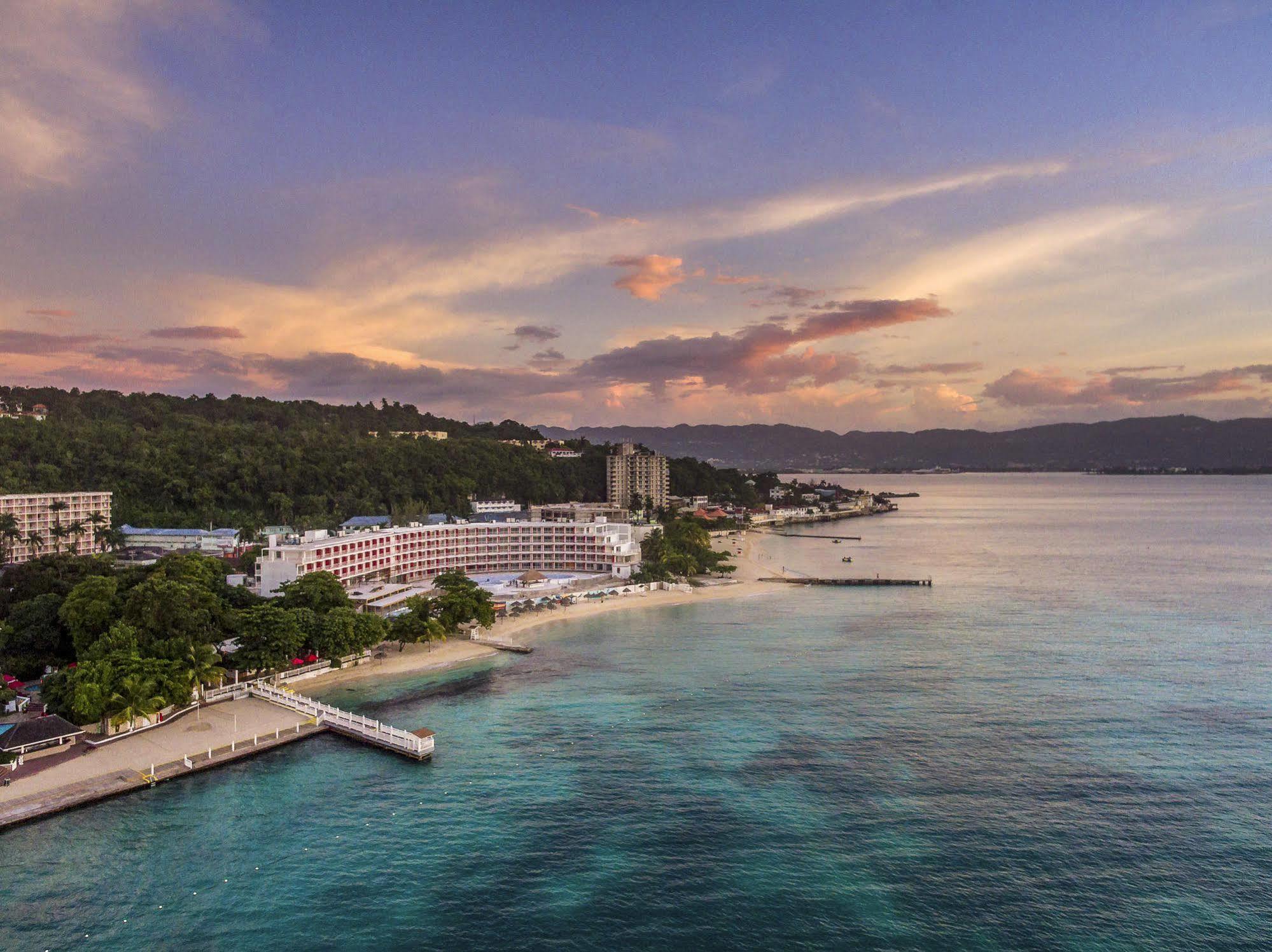 Grand Decameron Cornwall Beach, A Trademark All-Inclusive Resort Montego Bay Esterno foto